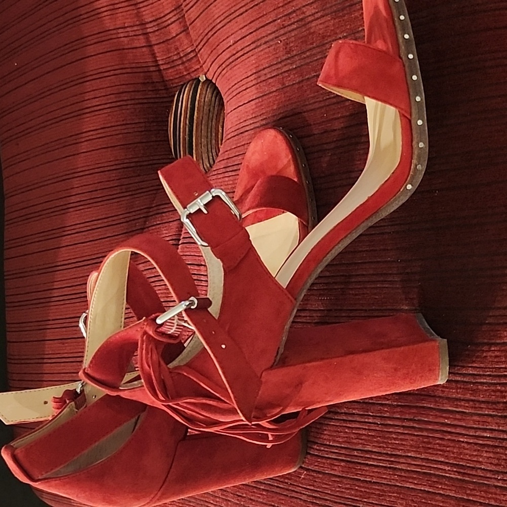 Shoes - Picture 4 of 6